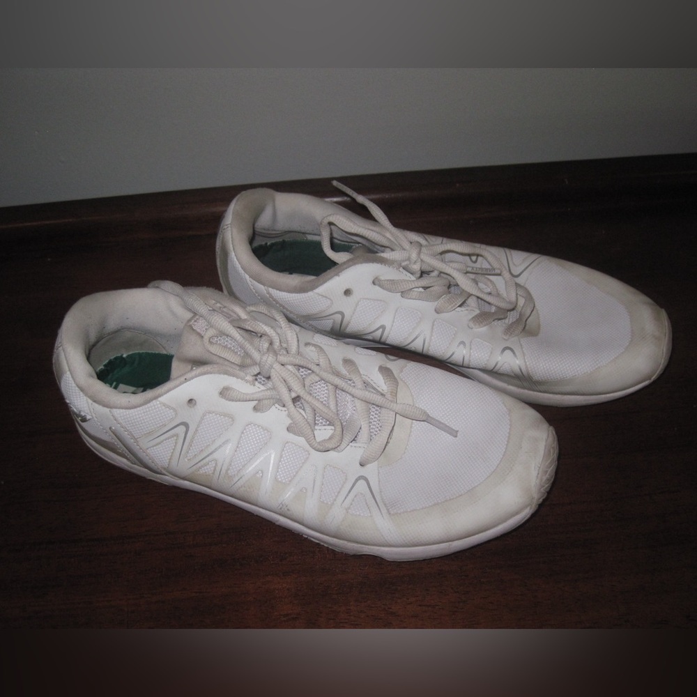 Varsity double edge  women’s cheer shoes. Size 8.5
Worn at competitions